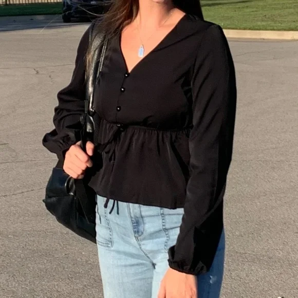 SHEIN black top with tie and button on neckline with bell sleeves - Picture 1 of 5